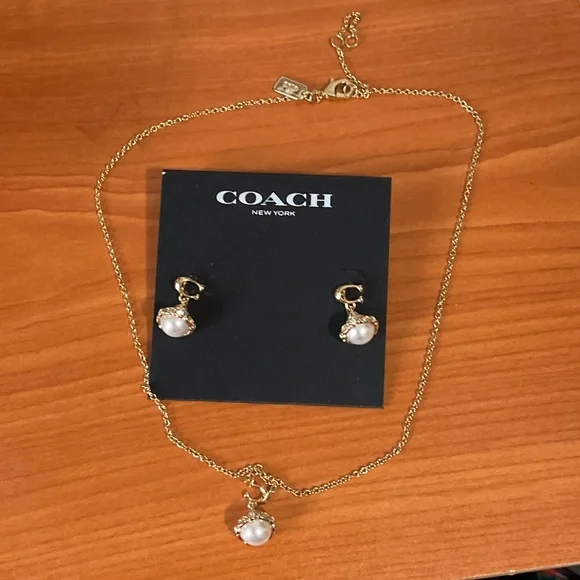 Coach Gold and White Pearl with rhinestones Jewelry Set - Picture 1 of 3